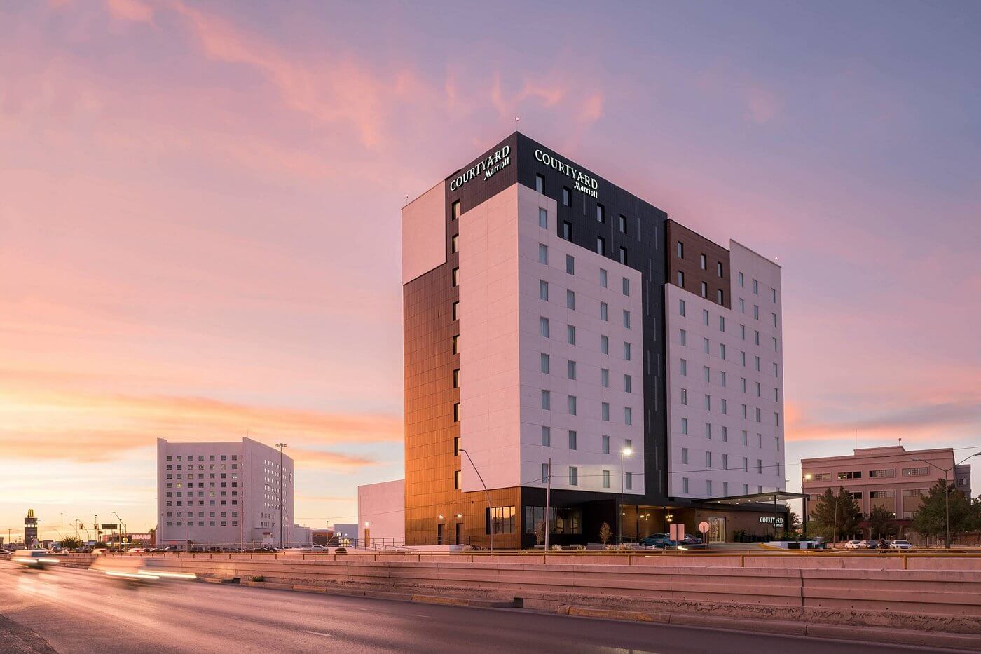 Courtyard by Marriot Fachada del Courtyard by Marriott Ciudad Juarez cerca del Consulado