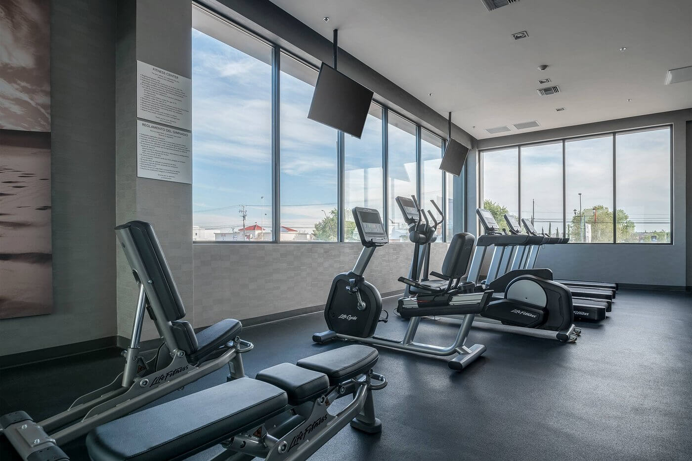 Courtyard by Marriott Ciudad Juarez – Gimnasio Gimnasio 24/7 del Courtyard by Marriott Ciudad Juarez con equipo de fuerza y cardio