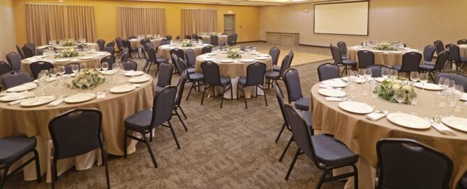 Holiday Inn – Sala de conferencias con podio