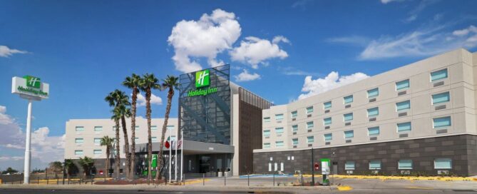 Holiday Inn by IHG fachada